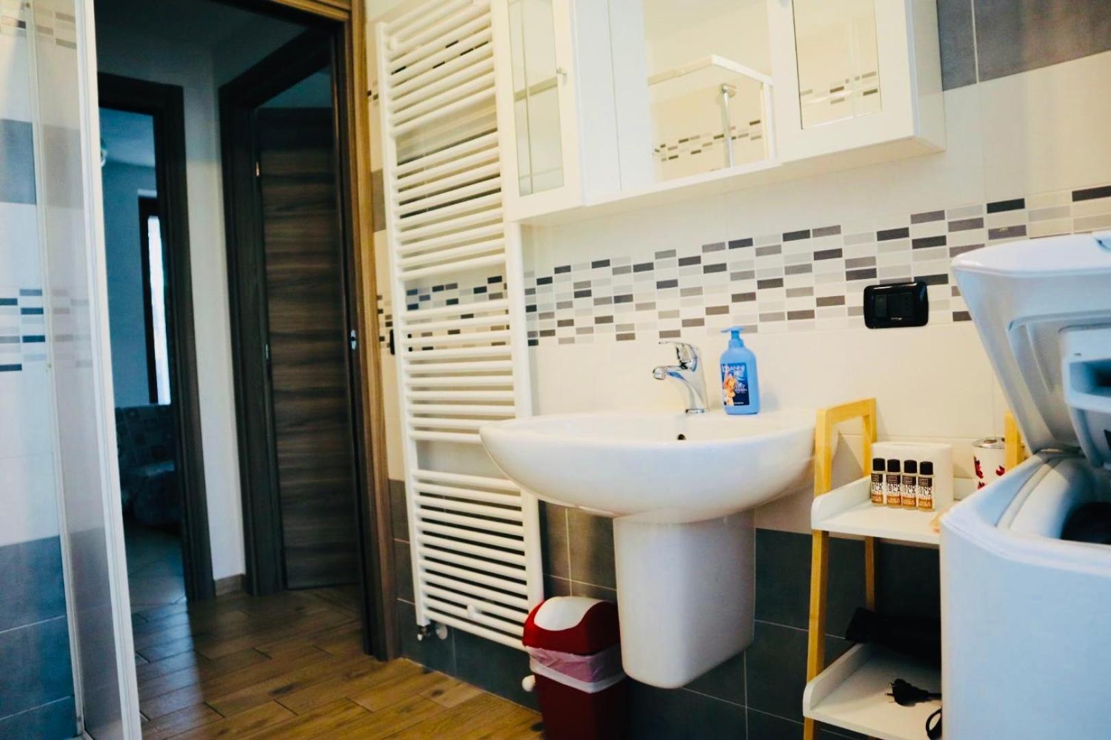 Appartamento Paradise Borgo Ticino ภายนอก รูปภาพ